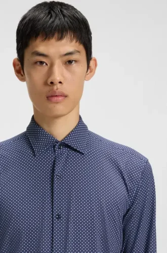 Skimrande skjorta i slim fit av stretchig funktionsjersey