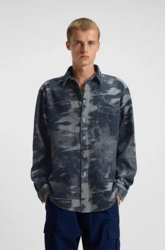 Skjorta i oversized-passform i denim med jacquardmönster