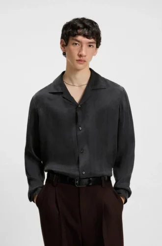 Skjorta i oversized-passform i glansig twill