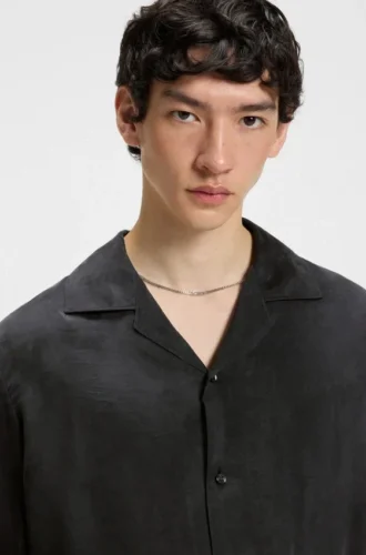 Skjorta i oversized-passform i glansig twill