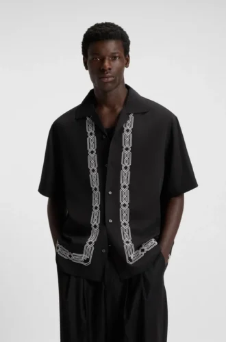 Skjorta i oversized-passform med broderat mönster