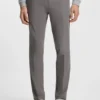 Slim fit-byxor i en stretchig bomullsblandning Slim fit-byxor i en stretchig bomullsblandning