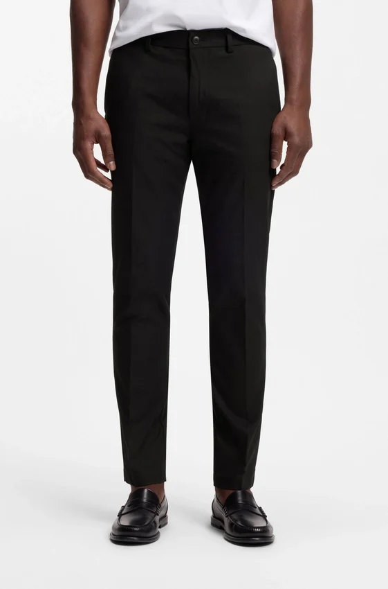 Slim fit-byxor i en stretchig bomullsblandning Slim fit-byxor i en stretchig bomullsblandning
