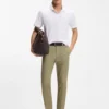 Slim fit-byxor i en stretchig bomullsblandning Slim fit-byxor i en stretchig bomullsblandning