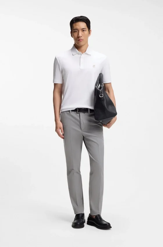 Slim fit-byxor i en stretchig bomullsblandning Slim fit-byxor i en stretchig bomullsblandning