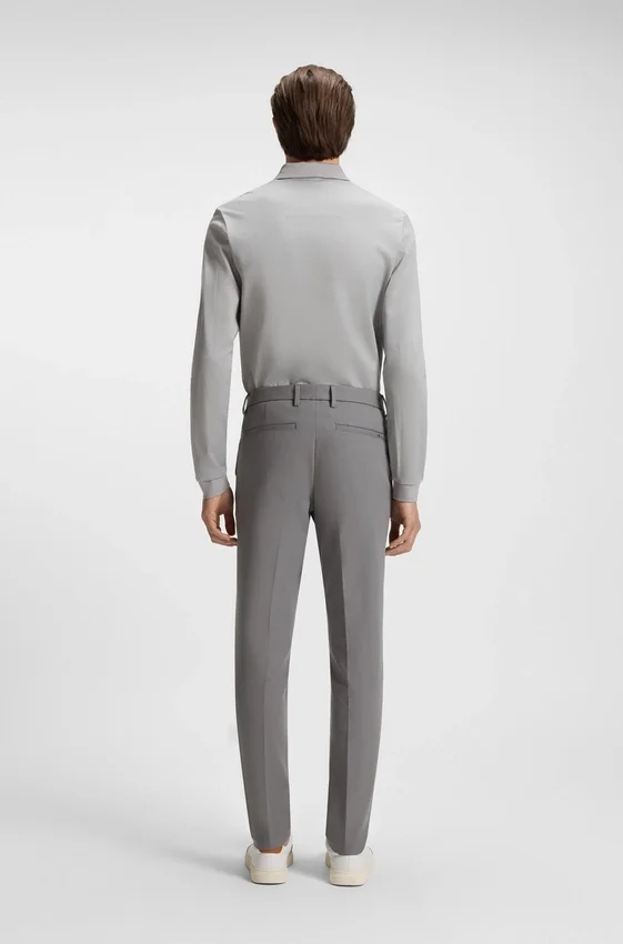 Slim fit-byxor i en stretchig bomullsblandning Slim fit-byxor i en stretchig bomullsblandning
