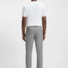 Slim fit-byxor i en stretchig bomullsblandning Slim fit-byxor i en stretchig bomullsblandning