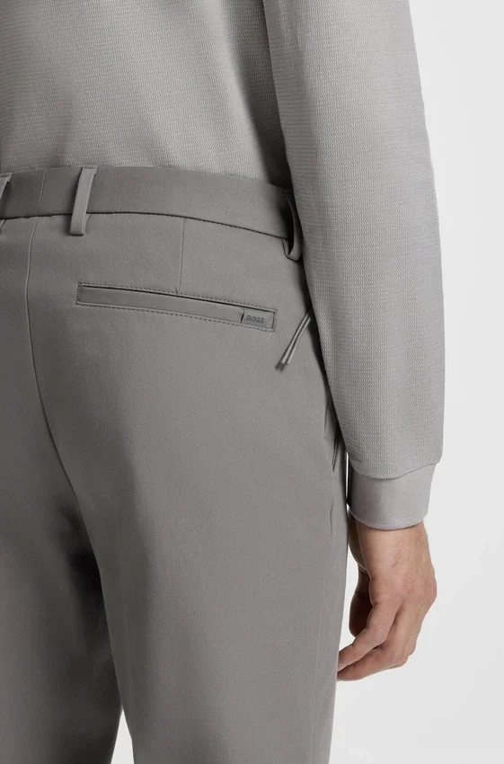 Slim fit-byxor i en stretchig bomullsblandning Slim fit-byxor i en stretchig bomullsblandning