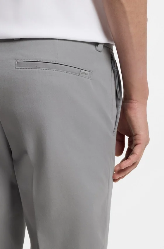 Slim fit-byxor i en stretchig bomullsblandning Slim fit-byxor i en stretchig bomullsblandning