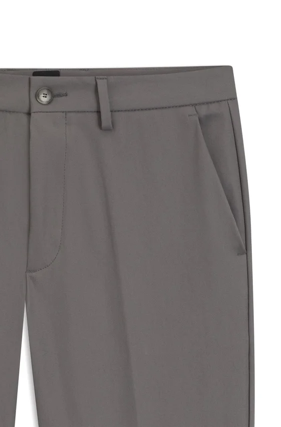 Slim fit-byxor i en stretchig bomullsblandning Slim fit-byxor i en stretchig bomullsblandning