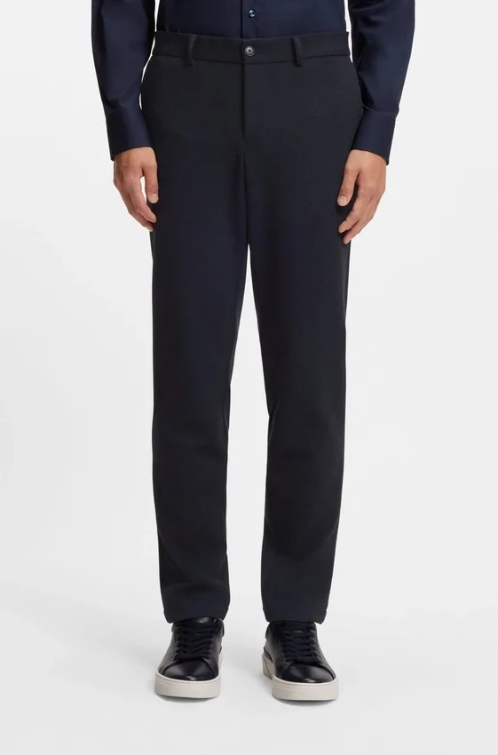 Slim fit-byxor i funktionsstretchtyg Slim fit-byxor i funktionsstretchtyg