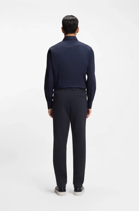 Slim fit-byxor i funktionsstretchtyg Slim fit-byxor i funktionsstretchtyg