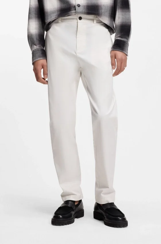 Slim fit-byxor i stretchig bomullsgabardin Slim fit-byxor i stretchig bomullsgabardin
