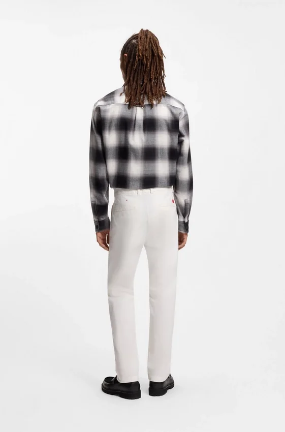 Slim fit-byxor i stretchig bomullsgabardin Slim fit-byxor i stretchig bomullsgabardin