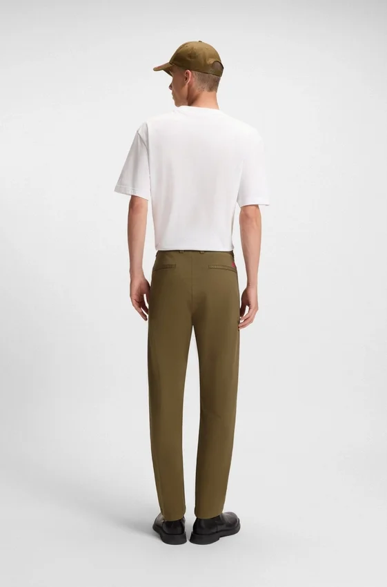Slim fit-byxor i stretchig bomullsgabardin Slim fit-byxor i stretchig bomullsgabardin