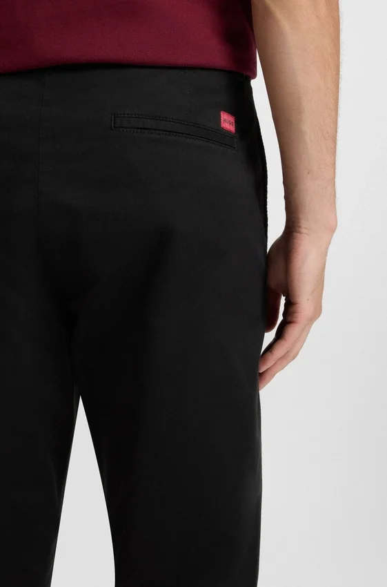 Slim fit-byxor i stretchig bomullsgabardin Slim fit-byxor i stretchig bomullsgabardin