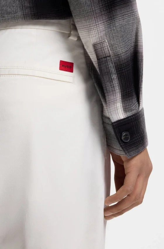 Slim fit-byxor i stretchig bomullsgabardin Slim fit-byxor i stretchig bomullsgabardin