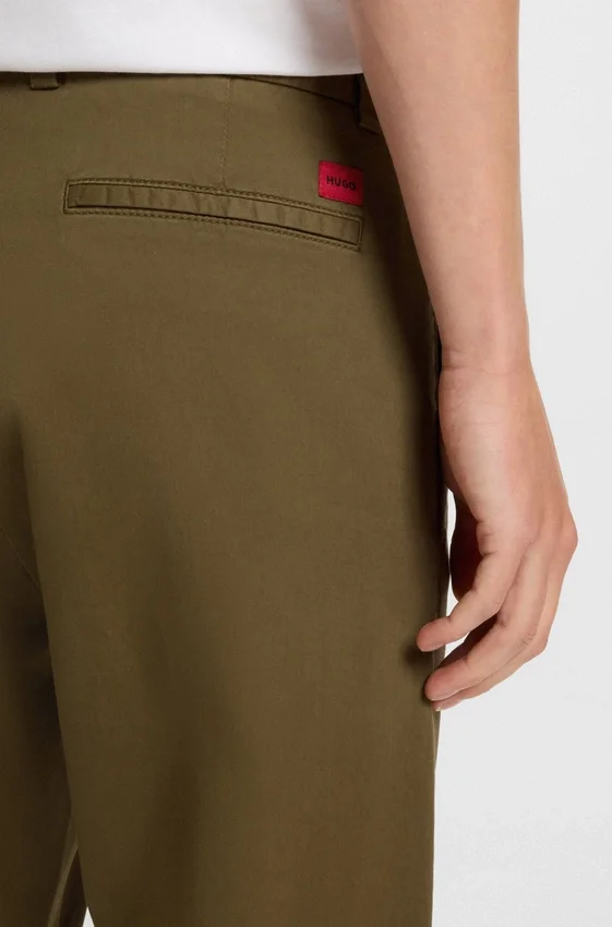 Slim fit-byxor i stretchig bomullsgabardin Slim fit-byxor i stretchig bomullsgabardin