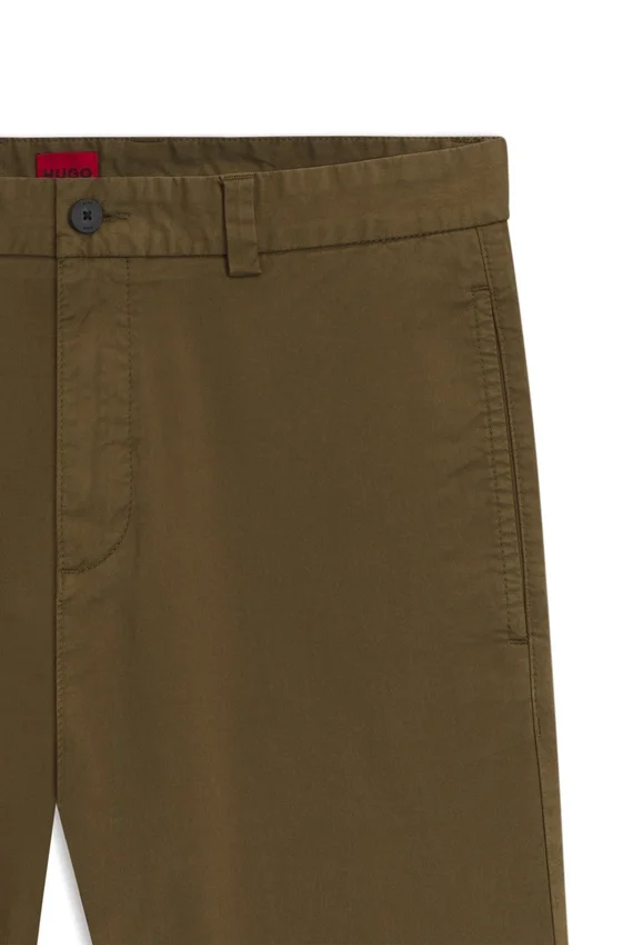 Slim fit-byxor i stretchig bomullsgabardin Slim fit-byxor i stretchig bomullsgabardin