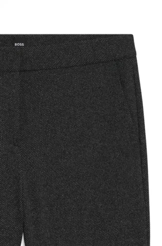 Slim fit-byxor med utsvängda ben