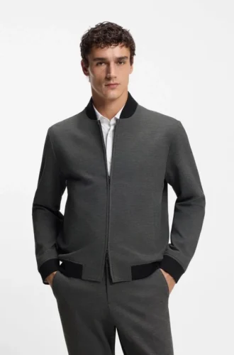 Slim fit-jacka i skrynkelfritt tyg