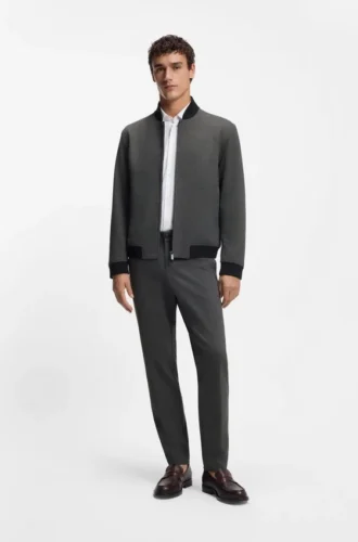 Slim fit-jacka i skrynkelfritt tyg