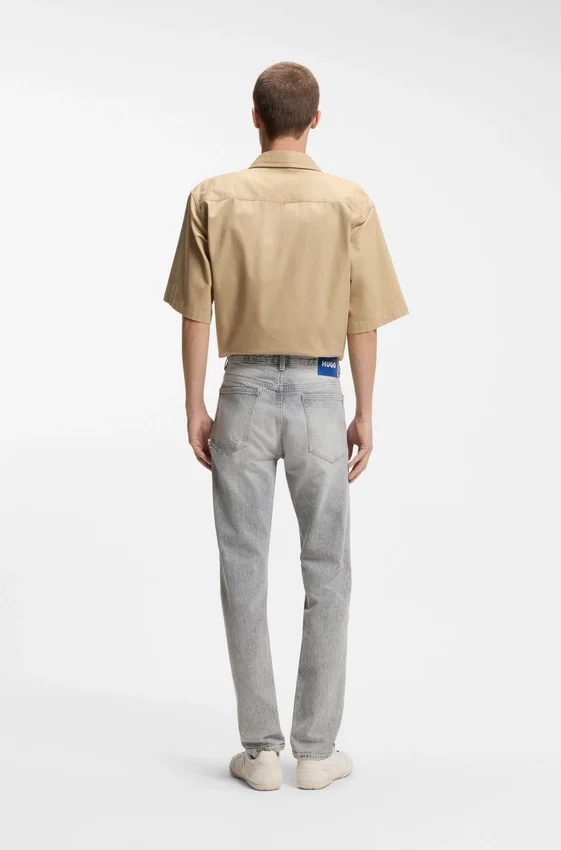 Slim fit-jeans i grå denim med slitna detaljer Slim fit-jeans i grå denim med slitna detaljer