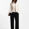 Slim fit-kavaj med sneda insnitt Slim fit-kavaj med sneda insnitt