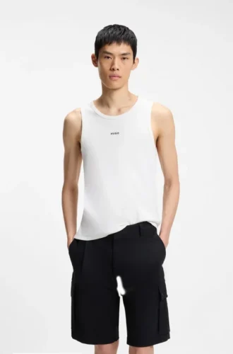 Slim fit-linne med kontrastlogotyp i stretchbomull