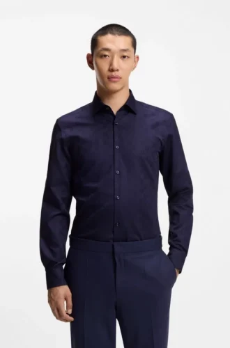 Slim fit-skjorta i bomull med jacquardmönster med staplade logotyper