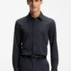 Slim fit-skjorta i italiensk funktionsstretch-seersucker Slim fit-skjorta i italiensk funktionsstretch-seersucker