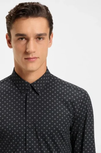 Slim fit-skjorta i italienskt tyg med funktionsstretch