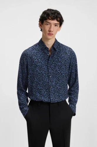 Slim fit-skjorta i poplin med abstrakt tryck