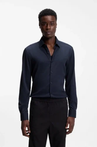 Slim fit-skjorta i stretchig twill