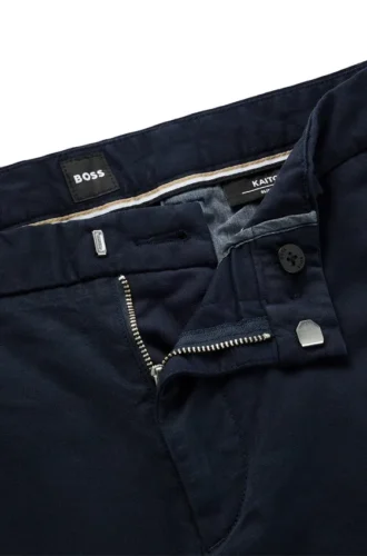 Smalpassade Chinos i stretchig bomullsgabardin