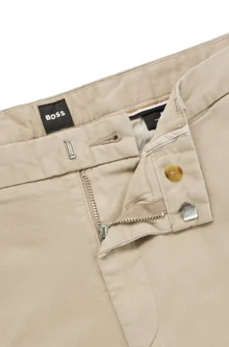 Smalpassade Chinos i stretchig bomullsgabardin