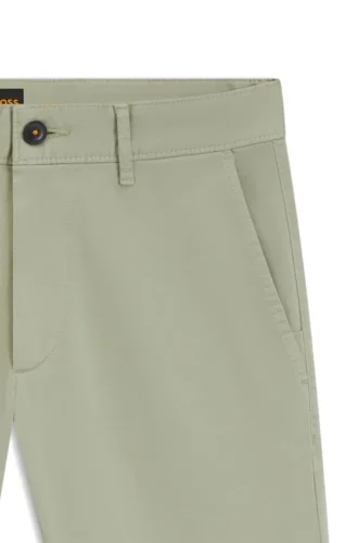 Smalpassade Chinos i stretchig bomullssatin