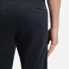 Smalpassade Chinos i stretchig bomullssatin
