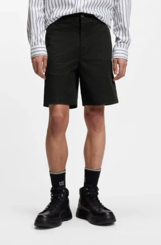 Smalpassade shorts i stretchig bomullstwill