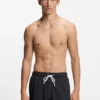 Snabbtorkande badshorts med tryckt staplat logo