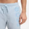 Snabbtorkande badshorts med vertikalt logotryck