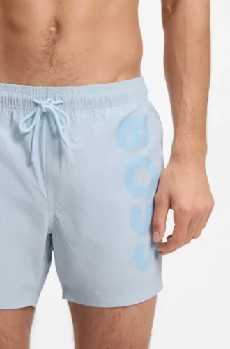 Snabbtorkande badshorts med vertikalt logotryck