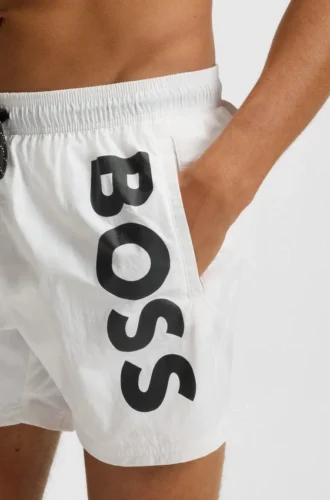 Snabbtorkande badshorts med vertikalt logotryck