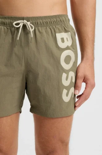 Snabbtorkande badshorts med vertikalt logotryck