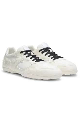 Sneakers i blandade material med öppen mesh