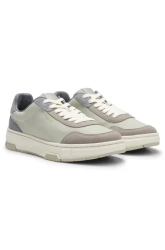 Sneakers i färgblock med logodetalj