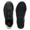 Sneakers i läder med präglad logotyp
