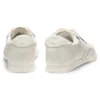 Sneakers i läder med präglad logotyp