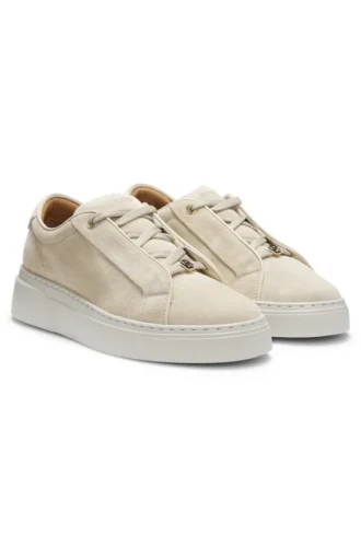 Sneakers i mocka med dold kilklack