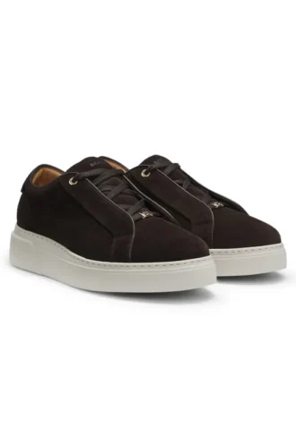 Sneakers i mocka med dold kilklack